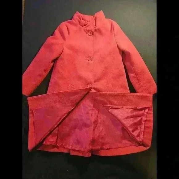 Stylish Red Overcoat - Perfect for Cold Weather - Picture 5 of 9